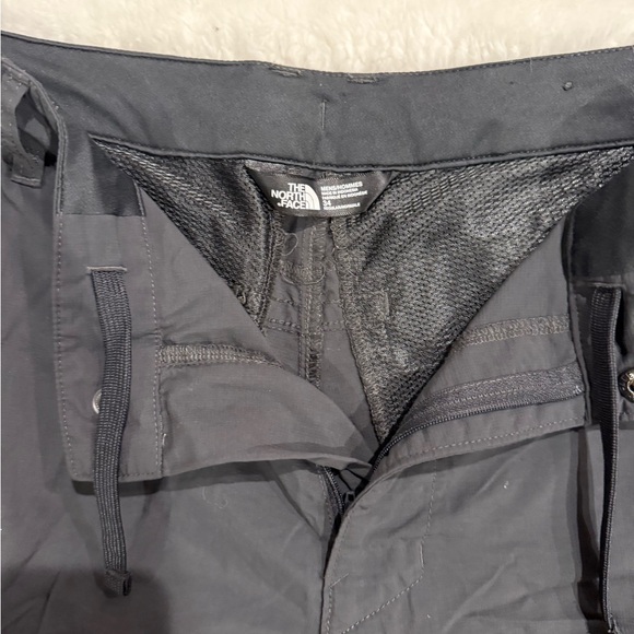 Men's The North Face Black Shorts - Picture 2 of 4